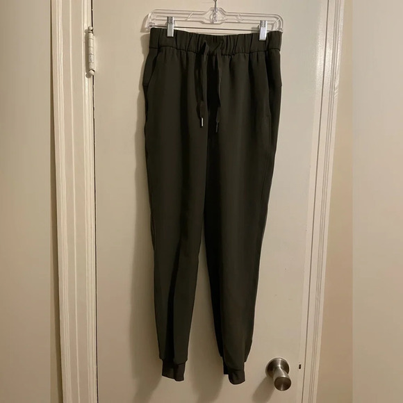 LULULEMON On The Fly Crop Joggers Dark Olive Size 4 - Picture 1 of 11